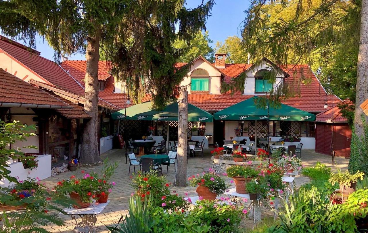 Talizman Etterem Panzio Hotel Mişcolţ Exterior foto